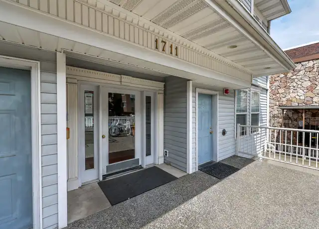 Property at Summit View Apartments (120) - 1711 Summit Ave, Seattle, WA, 98122, 0 beds, 1 bath, [object Object]