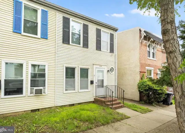 Property at 325 E 13th St, Wilmington, DE, 19801, 2 beds, 1.5 baths, [object Object]