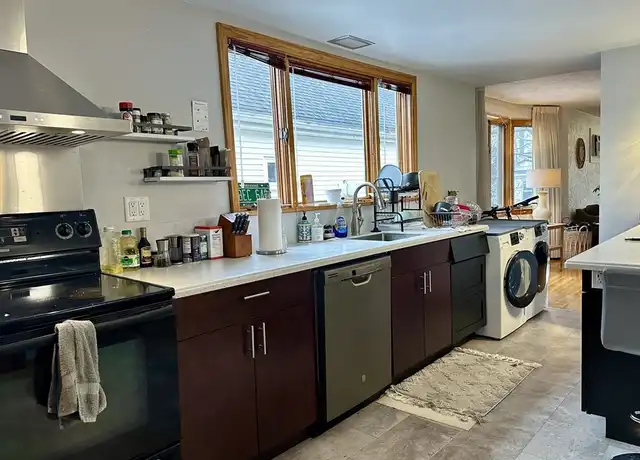 Property at 157 Willow Ave Unit 2, Somerville, MA, 02144, 2 beds, 1 bath, [object Object]