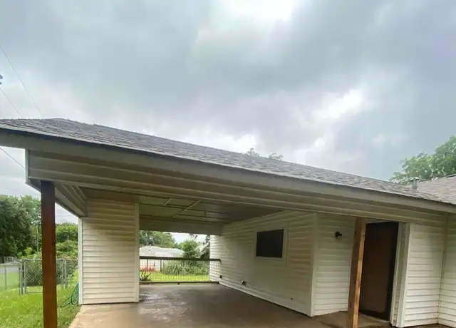 Property at 301 1st St unit 1216 sq FT, Palestine, TX, 3 beds, 2 baths, [object Object]