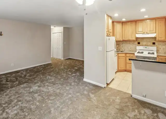 Property at 4 Anchorage Ln, Oyster Bay, NY, 11771, 1 bed, 1 bath, [object Object]