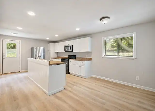 Property at 143 Old Piney Trl Unit B, Paige, TX, 78659, 3 beds, 1 bath, [object Object]