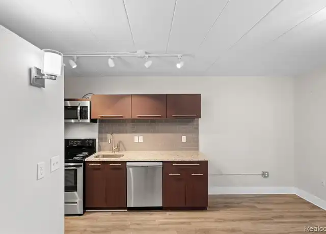 Property at 1050 N Adams Rd Unit 201, Birmingham, MI, 48009, 1 bed, 1 bath, [object Object]