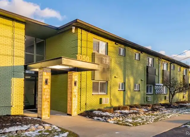 Property at 1050 N Adams Rd Unit 201, Birmingham, MI, 48009, 1 bed, 1 bath, [object Object]