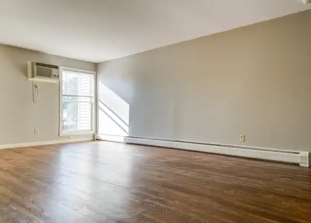 Property at 126 Union St Unit 102, Westfield, MA, 01085, 2 beds, 1 bath, [object Object]