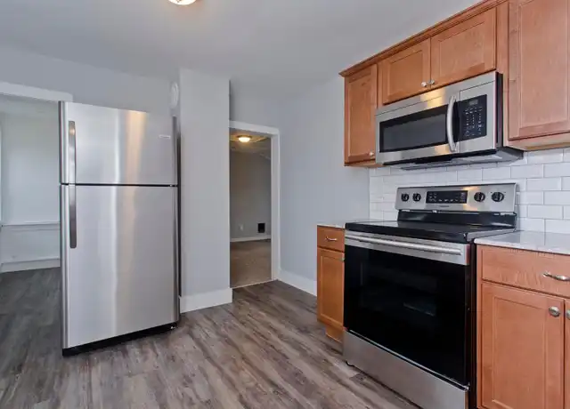 Property at 10 King St Apt 2, Westfield, MA, 01085, 4 beds, 1 bath, [object Object]