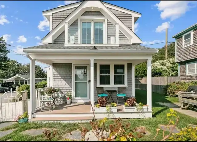 Property at 21 Warren Ave Unit 21, Middletown, RI, 02842, 1 bed, 2 baths, [object Object]