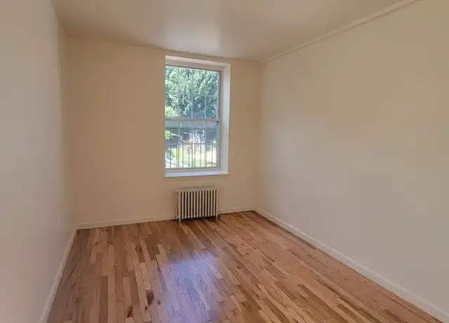 Property at 4 Everett St Unit 3, New Rochelle, NY, 10801, 3 beds, 1 bath, [object Object]