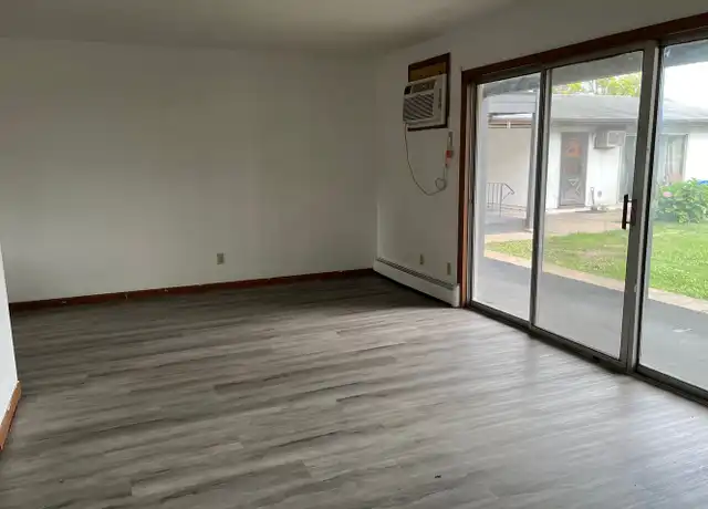 Property at 2920 24th St Apt 4, Rock Island, IL, 61201, 1 bed, 1 bath, [object Object]