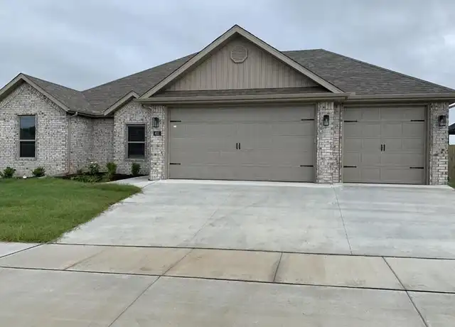 Property at 615 N Drewrys Bluff Dr, Fayetteville, AR, 72704, 4 beds, 2.5 baths, [object Object]