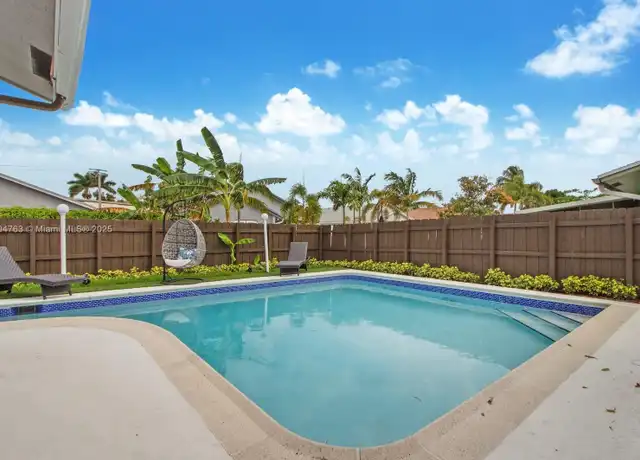 Property at 405 SE 4th St, Dania, FL, 33004, 5 beds, 3 baths, [object Object]