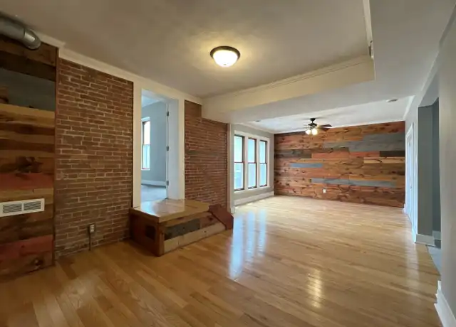Property at 721 Bluff St Unit 2, Dubuque, IA, 52001, 2 beds, 1 bath, [object Object]