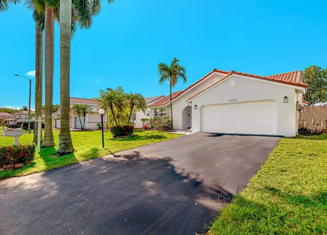 Property at 15510 Gauntlet Hall Mnr, Davie, FL, 33331, 3 beds, 2 baths, [object Object]