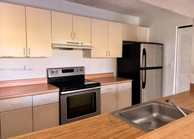 Property at 550 NW 114th Ave #104, Miami, FL, 33172, 3 beds, 2 baths, [object Object]
