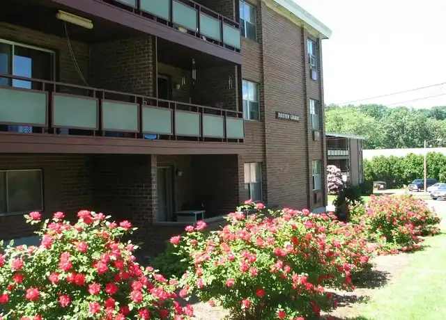 Property at Parkview Garden Apartments - 1323 Burnside Ave, East Hartford, CT, 06108, 1-2 bed, 1 bath, [object Object]