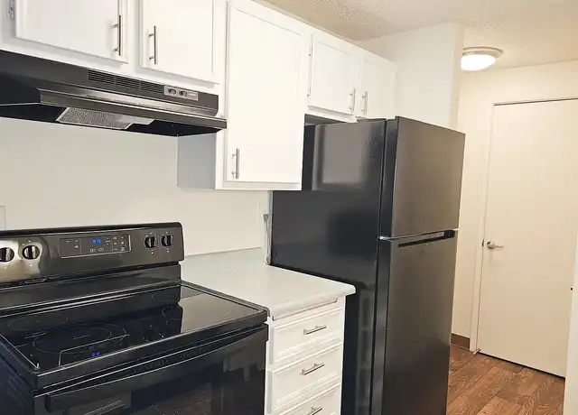 Property at 2600 Apartments - 2600 SE Courtney Ave, Portland, OR, 97222, 2 beds, 1 bath, [object Object]