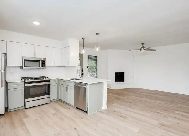Photo of 5800 Cougar Dr, Austin, TX 78745