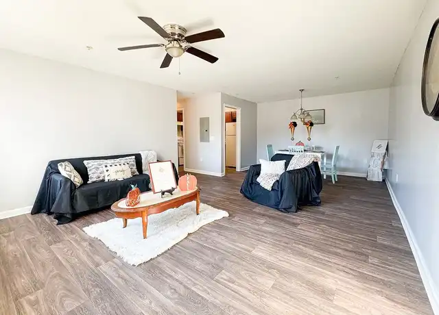 Property at Gable Oaks Apartments - 901 Colleton St, Columbia, SC, 29203, 1-3 bed, 1 bath, [object Object]