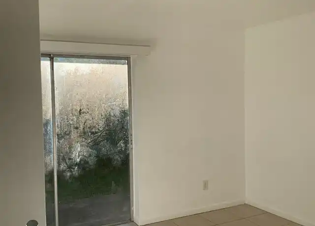 Property at 575 13th Pl Unit 575-01, Vero Beach, FL, 32960, 2 beds, 1 bath, [object Object]