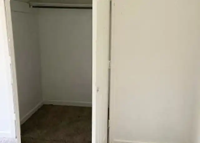 Property at 186 N Sunset Ter, Jackson, MS, 39212, 3 beds, 1 bath, [object Object]