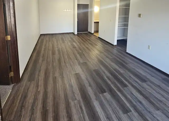 Property at 801 Hills Ave Unit 1, Jackson, MN, 56143, 1 bed, 1 bath, [object Object]