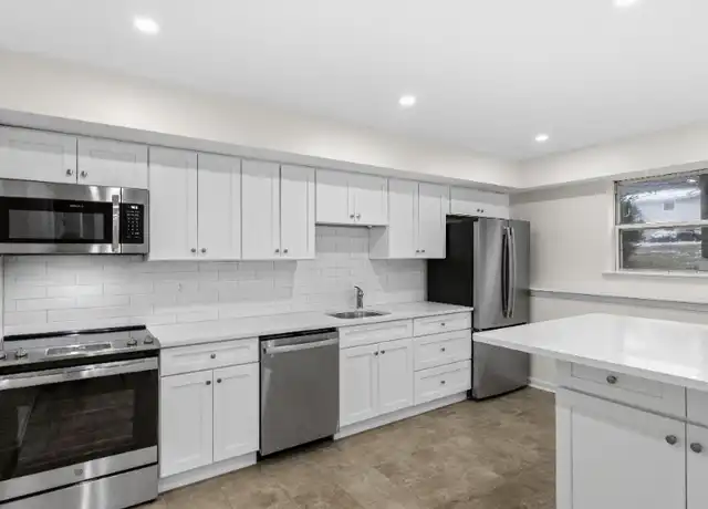 Property at 4 Horizon View Dr W Unit 3, East Greenbush, NY, 12061, 2 beds, 1 bath, [object Object]