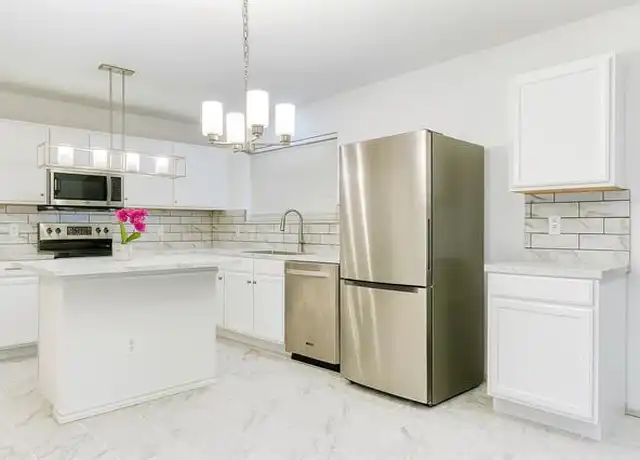 Property at 2052 Club Oak Dr, Heartland, TX, 75126, 3 beds, 2.5 baths, [object Object]