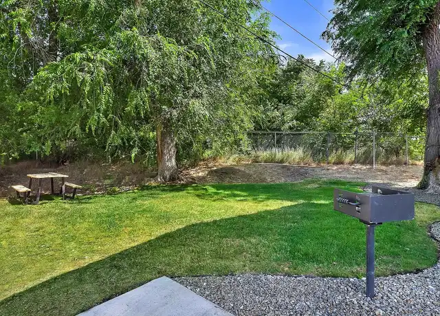 Property at Roosevelt Apartments - 306 S Roosevelt St, Boise, ID, 83705, 1 bed, 1 bath, [object Object]
