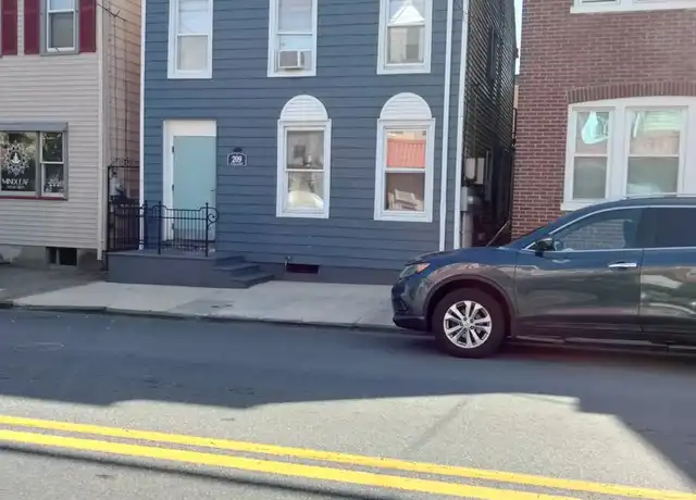 Property at 209 Cattell St, Easton, PA, 18042, 1 bed, 1 bath, [object Object]