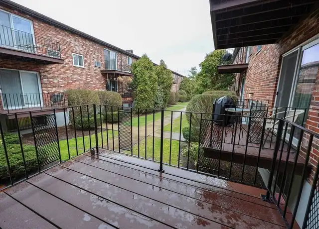 Property at 35 Westgate Rd Unit 4, Chestnut Hill, MA, 02467, 2 beds, 1 bath, [object Object]