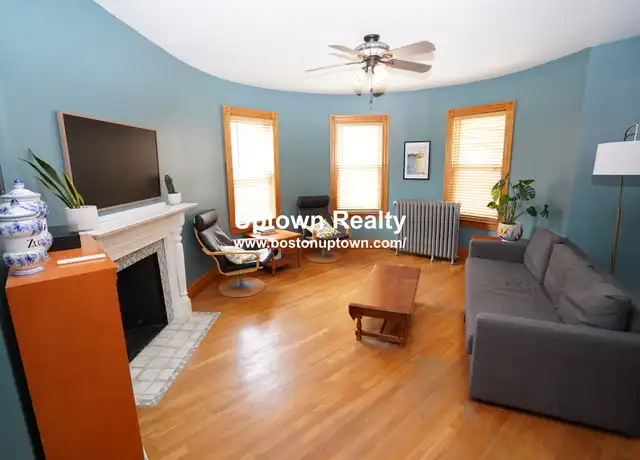 Property at 127 Franklin St Unit 2, Allston, MA, 02134, 3 beds, 1 bath, [object Object]