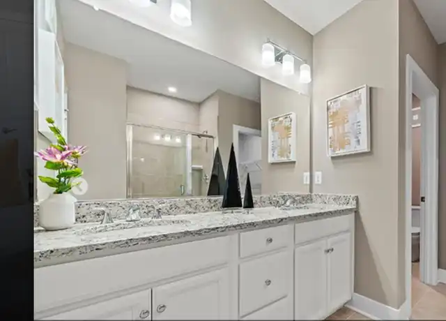Property at 1165 Herndon Pkwy Unit 6, Herndon, VA, 20170, 4 beds, 3.5 baths, [object Object]