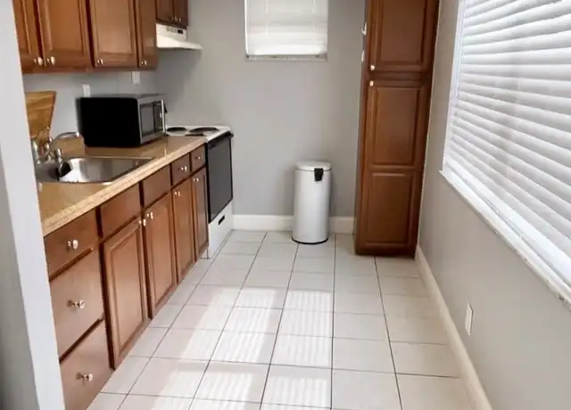 Property at 321 SW 14th St Unit 1, Fort Lauderdale, FL, 33315, 2 beds, 2 baths, [object Object]