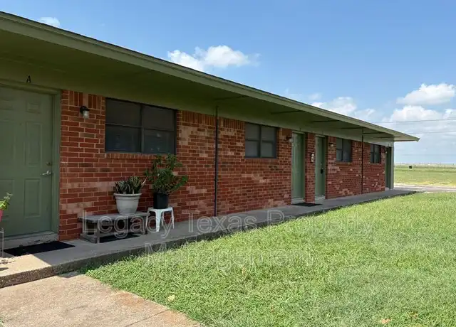 Property at 1702 Short St, Cleburne, TX, 76033, 1 bed, 1 bath, [object Object]