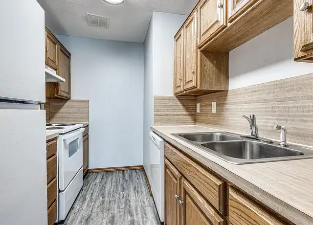 Property at Sunridge Estates Townhomes - 4121 S Van Buren St, Enid, OK, 73703, 2 beds, 2 baths, [object Object]