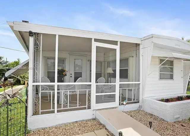 Property at 8616 SW 16th Pl, Davie, FL, 33324, 3 beds, 1.5 baths, [object Object]
