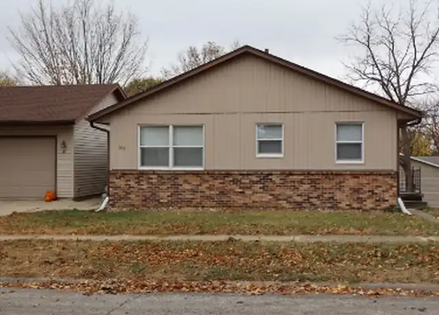 Property at 811 W 11th St, Cedar Falls, IA, 50613, 2 beds, 1 bath, [object Object]