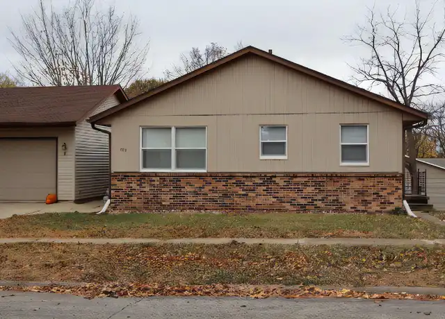 Property at 811 W 11th St, Cedar Falls, IA, 50613, 2 beds, 1 bath, [object Object]