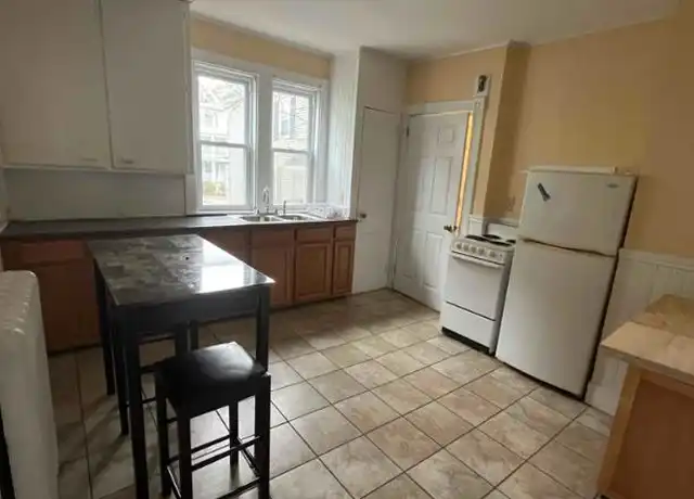 Property at 284 French St, Bangor, ME, 04401, 1 bed, 1 bath, [object Object]