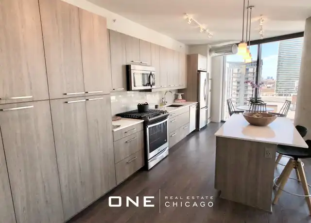 Property at 724 W Couch Pl Unit 4, Chicago, IL, 60661, 2 beds, 2 baths, [object Object]