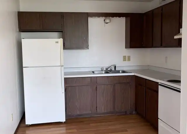 Property at 1220 Meadow Ln, Waterloo, IA, 50701, 2 beds, 1 bath, [object Object]
