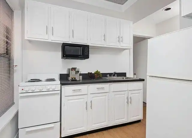 Property at 430 West Diversey - 430 W Diversey Pkwy, Chicago, IL, 60614, 0-1 beds, 1 bath, [object Object]