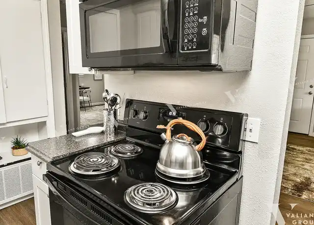 Property at Cherry Creek Apartments - 2107 E Cherry St, Springfield, MO, 65802, 2 beds, 1 bath, [object Object]