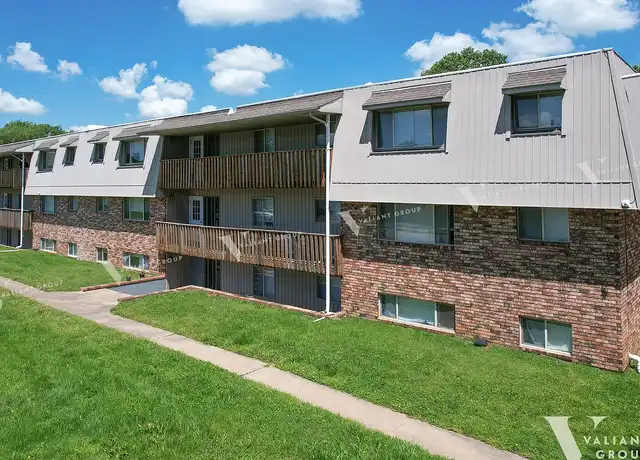 Property at Cherry Creek Apartments - 2107 E Cherry St, Springfield, MO, 65802, 2 beds, 1 bath, [object Object]