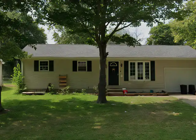 Property at 27 Nottingham Dr, Chatham, IL, 62629, 3 beds, 1 bath, [object Object]