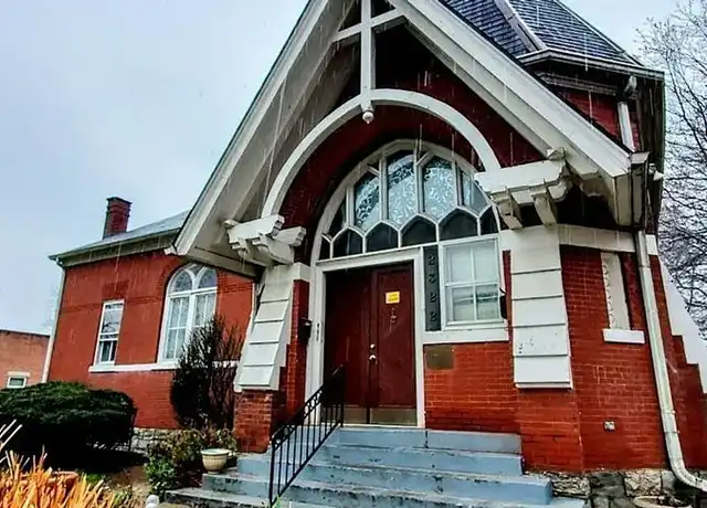 Property at 2322 W Chestnut St Unit 2, Louisville, KY, 40211, 2 beds, 1 bath, [object Object]