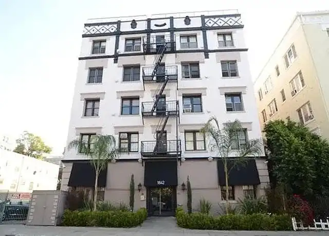 Property at Chateau Hollywood - 1842 N Cherokee Ave, Los Angeles, CA, 90028, 0 beds, 1 bath, [object Object]