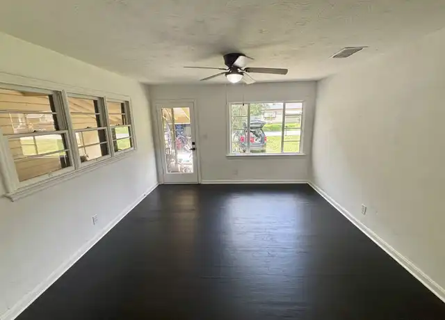 Property at 36 N University Cir, Deland, FL, 32724, 3 beds, 1 bath, [object Object]
