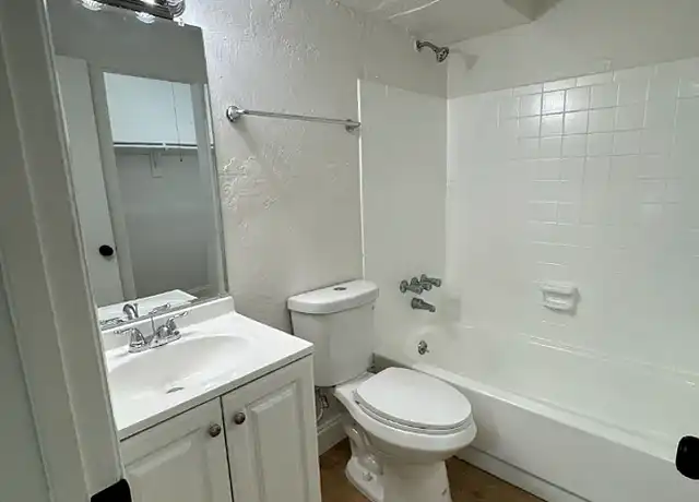 Property at Center Point Apartments - 1220 NW 12th St, Gainesville, FL, 32601, 1 bed, 1 bath, [object Object]