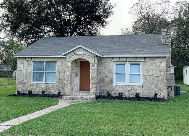 Property at 1015 N Arcola St, Angleton, TX, 77515, 3 beds, 2 baths, [object Object]